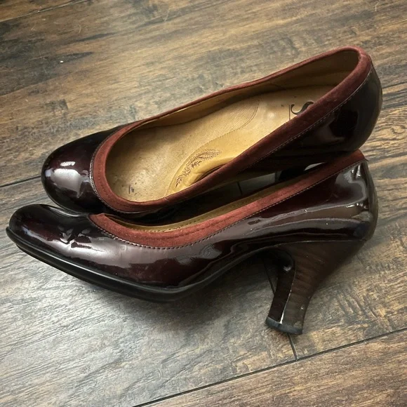 Vintage America Burgundy and Black Flats - Picture 4 of 6